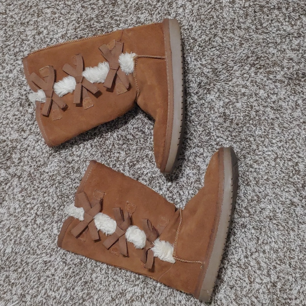 UGG Koolaburra Victoria Tall Fur Tan Boots Women's Size 4